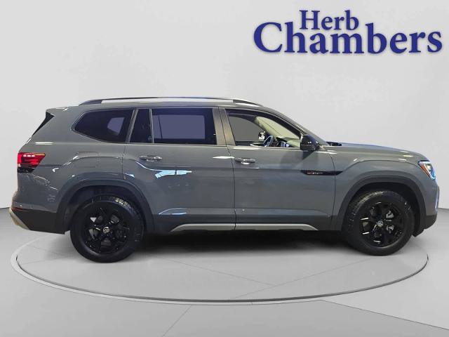 Used 2025 Volkswagen Atlas Peak Edition SE AWD/4WD image 11