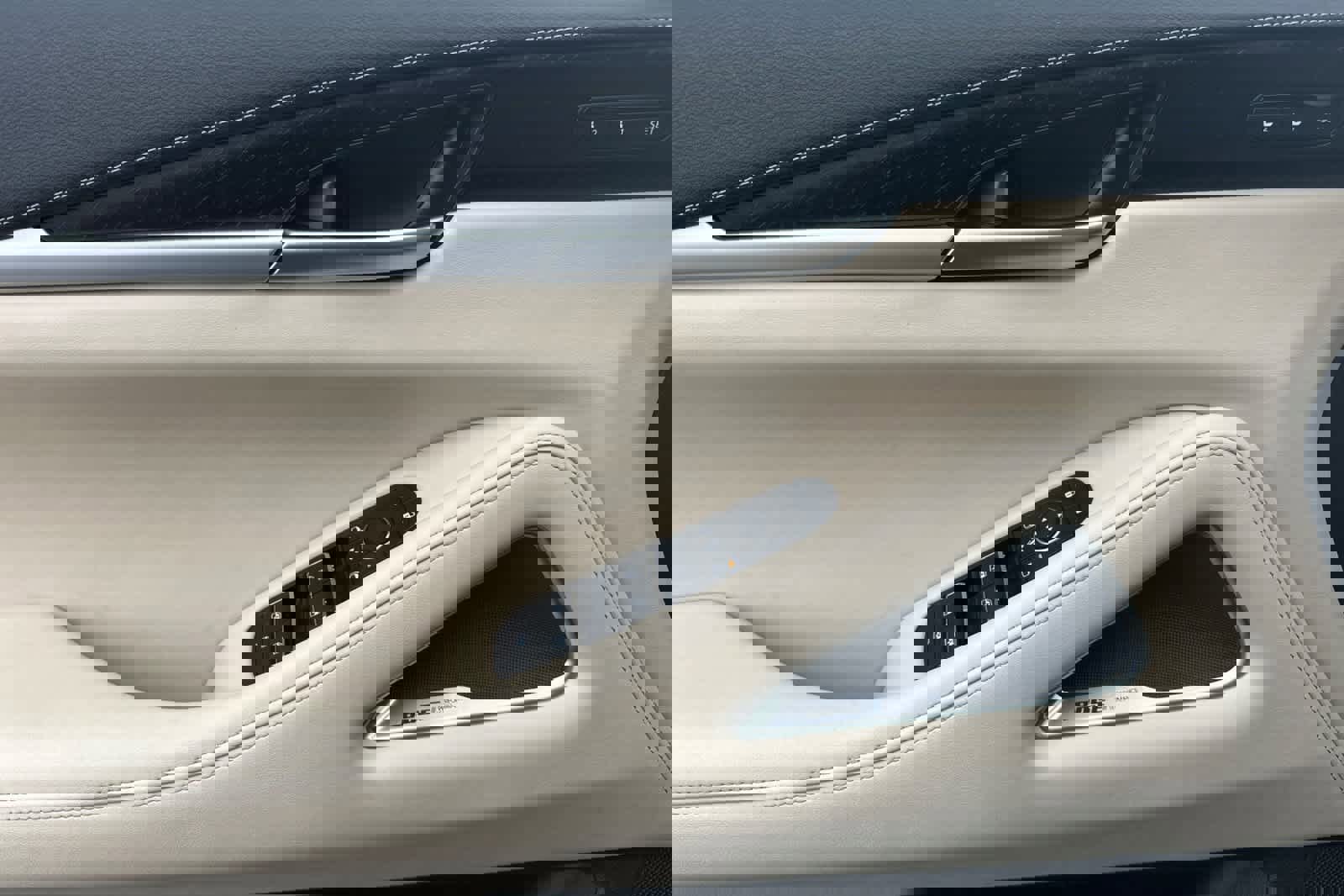 Used 2025 INFINITI QX60 Sensory w/ Vision Package image 12