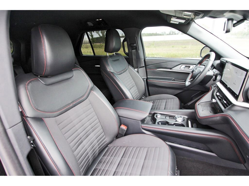 Certified 2025 Ford Explorer ST-Line w/ Premium Package RWD image 26