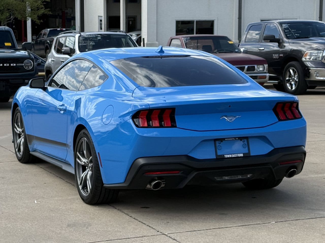 Certified 2025 Ford Mustang Coupe RWD image 5