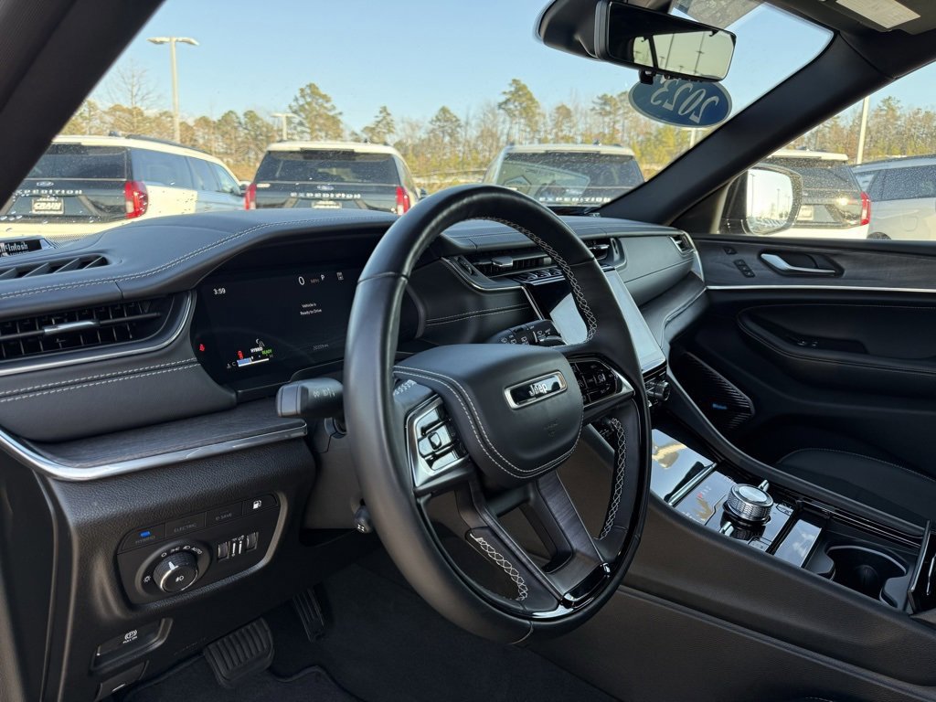 Used 2023 Jeep Grand Cherokee Overland w/ Advanced Protech Group III image 9