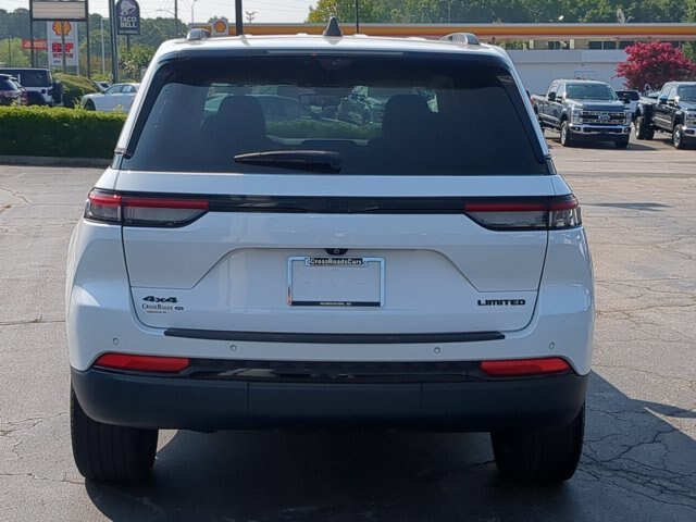 Used 2023 Jeep Grand Cherokee Limited w/ Luxury Tech Group II AWD/4WD image 5