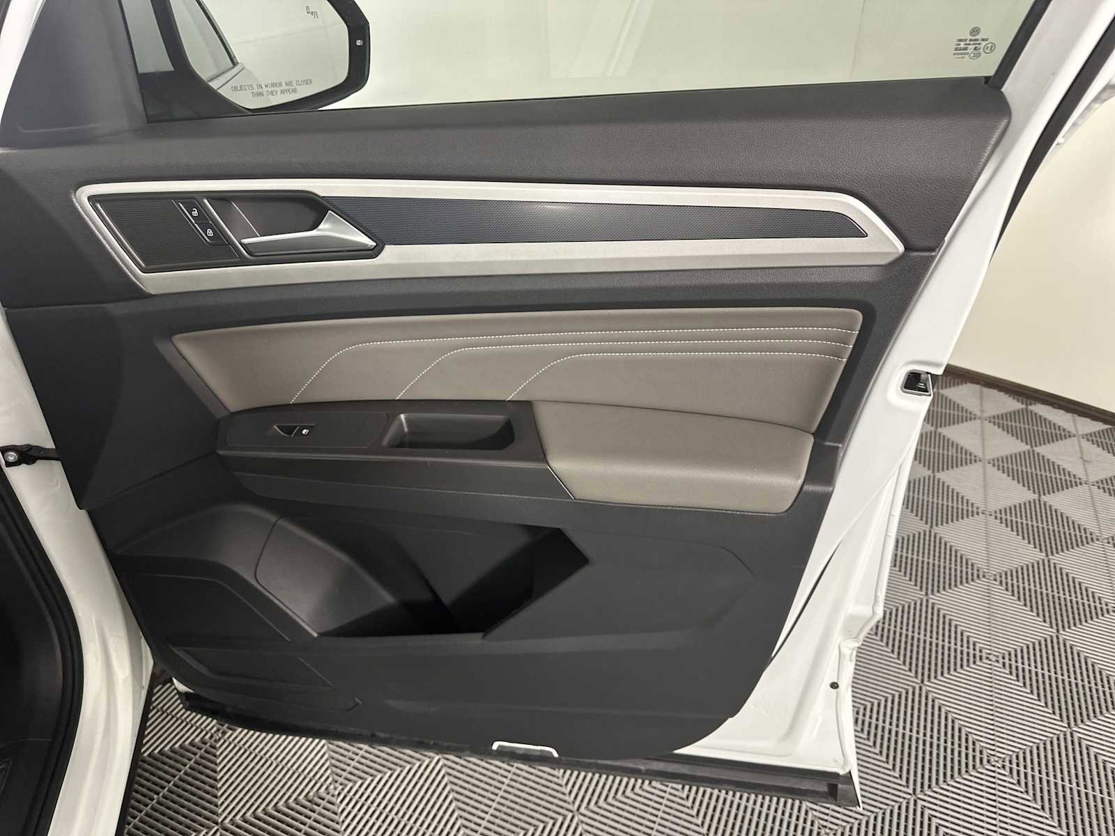 Used 2022 Volkswagen Atlas Cross Sport SEL R-Line image 24