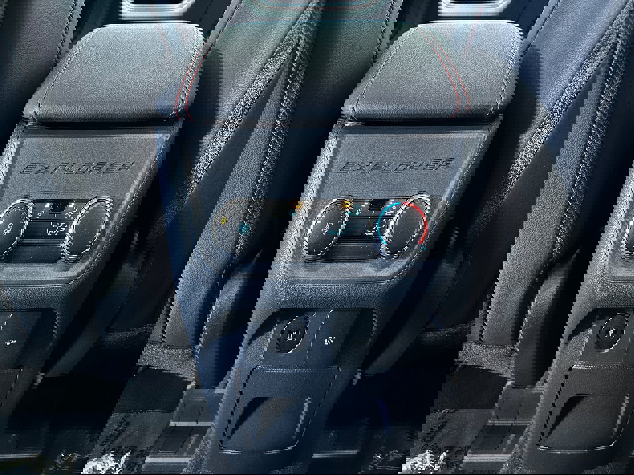 Certified 2025 Ford Explorer ST-Line image 13