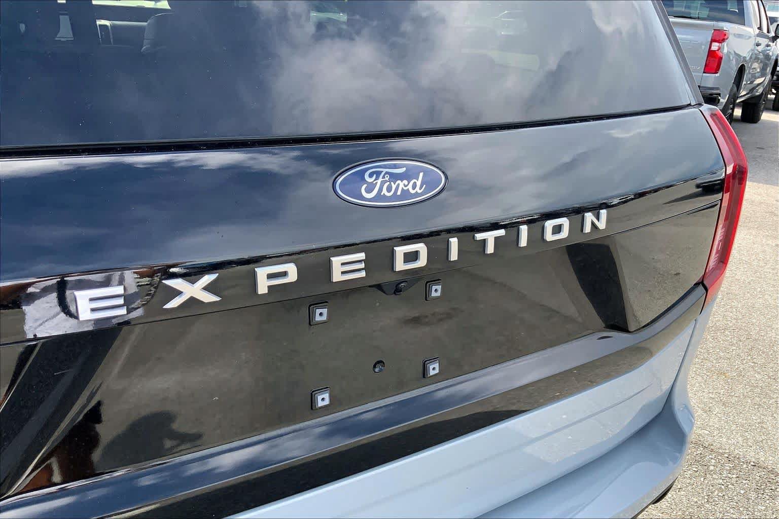Certified 2025 Ford Expedition Active AWD/4WD image 30