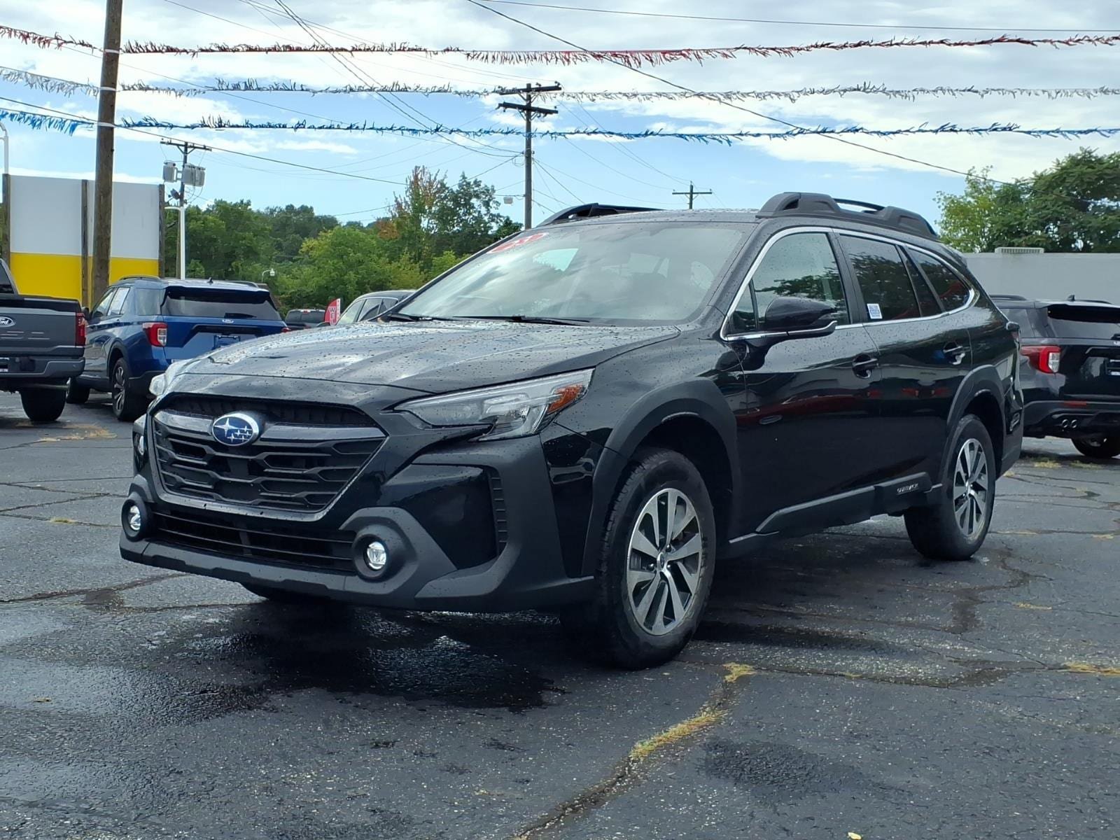 Used 2023 Subaru Outback Premium AWD/4WD image 3
