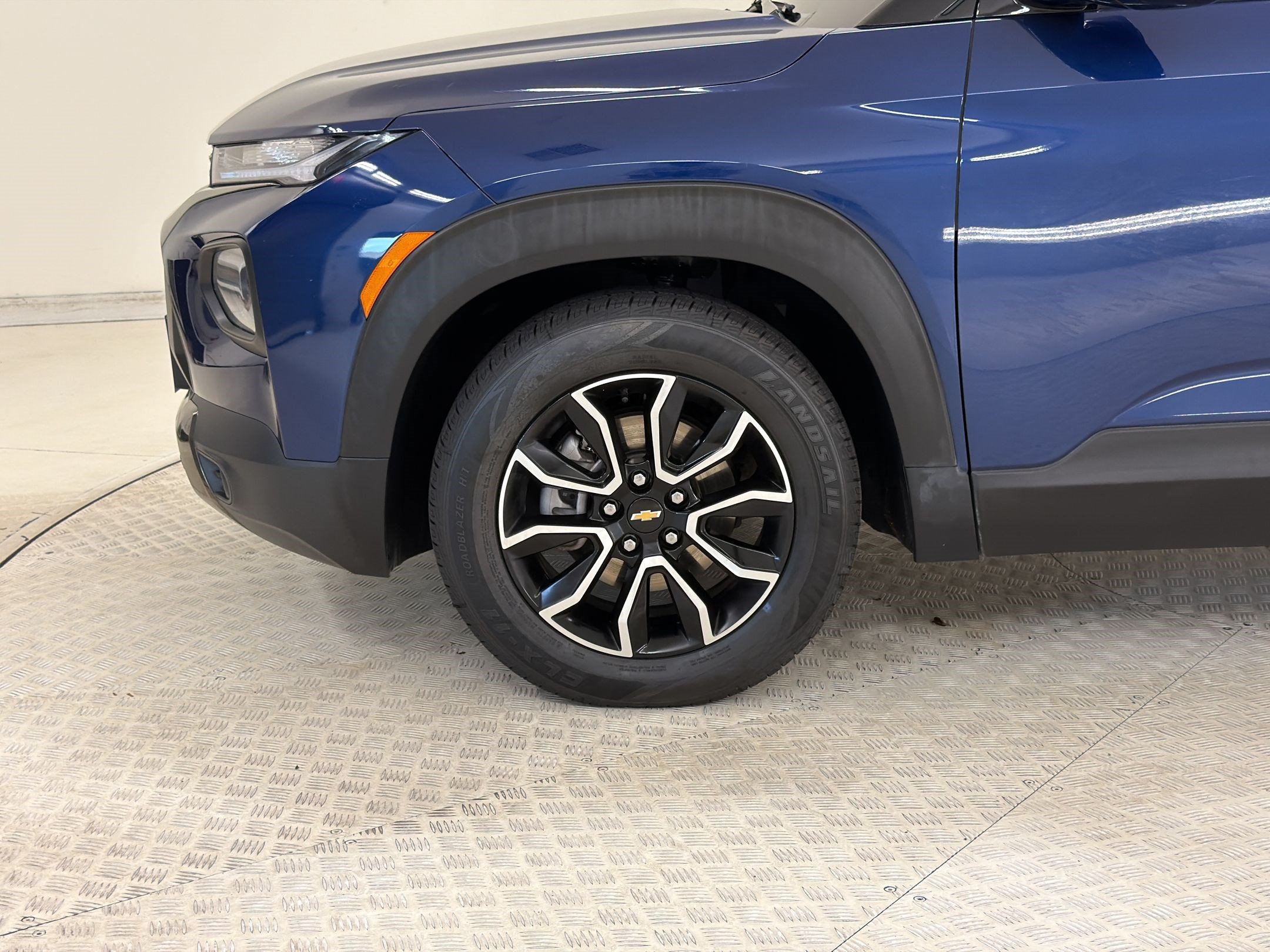 Used 2023 Chevrolet TrailBlazer ACTIV w/ Sun and Liftgate Package FWD image 12