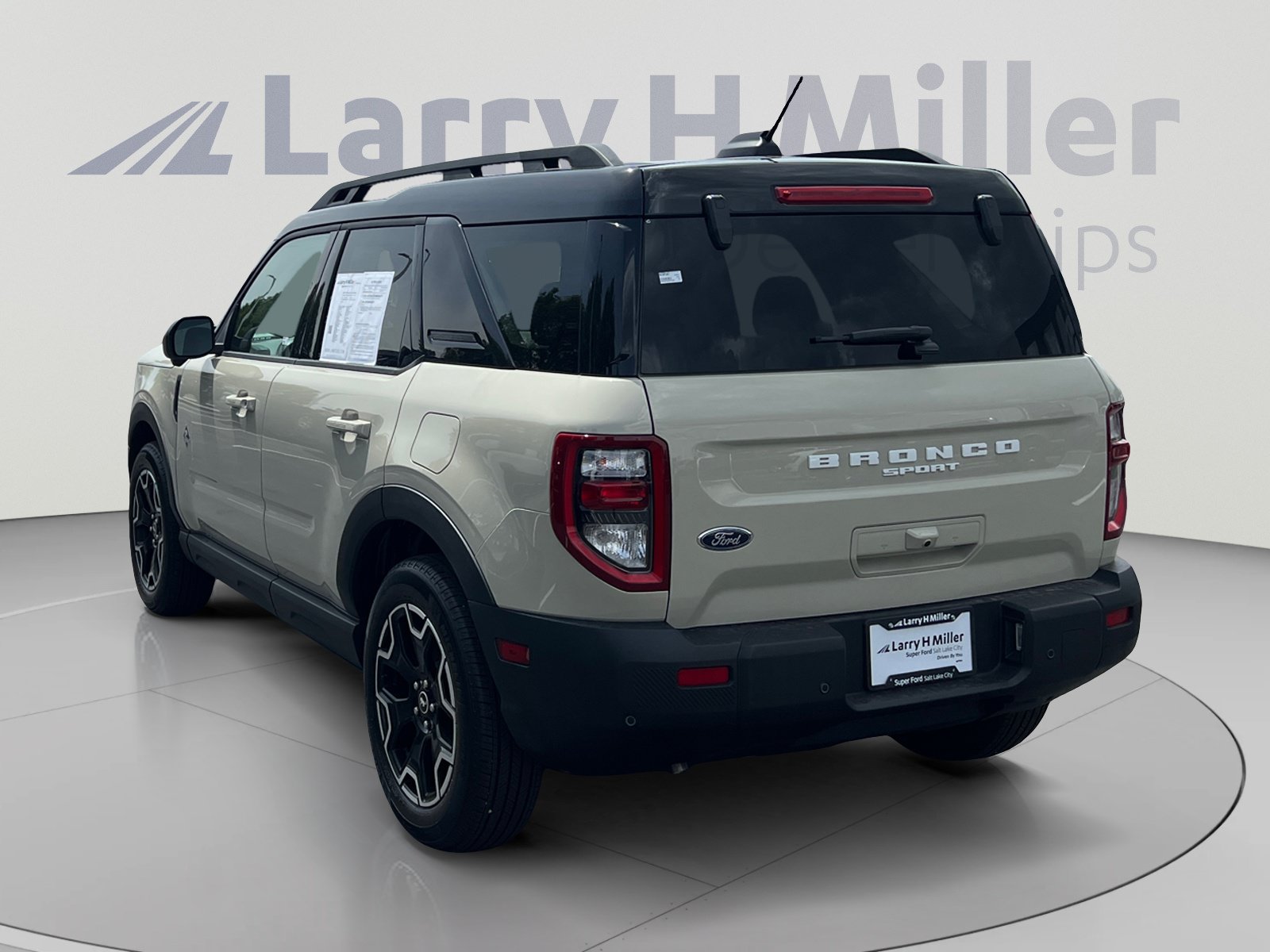 Certified 2025 Ford Bronco Sport Outer Banks w/ Outer Banks Tech Package+ AWD/4WD image 3