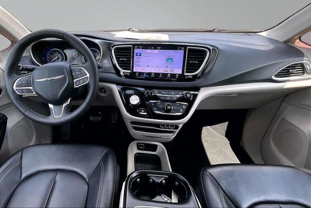 Used 2024 Chrysler Pacifica Touring-L FWD image 16