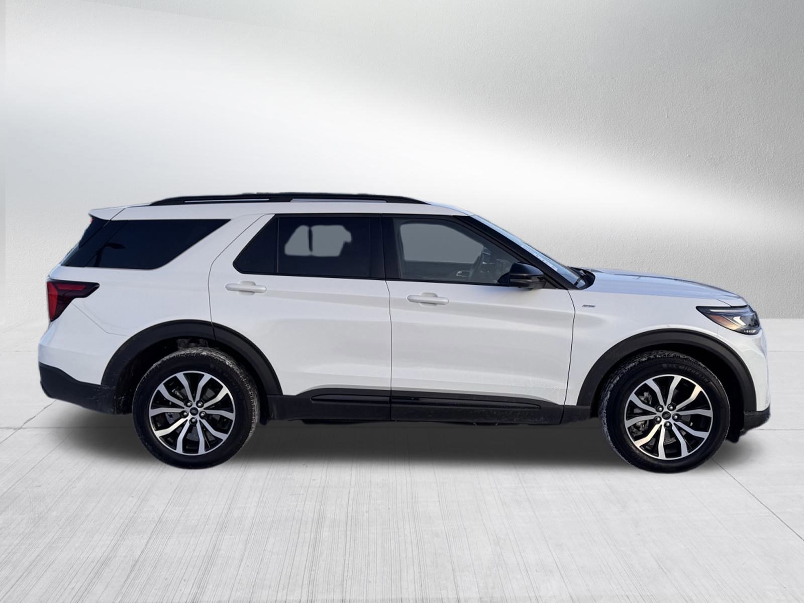 Certified 2025 Ford Explorer ST-Line image 6