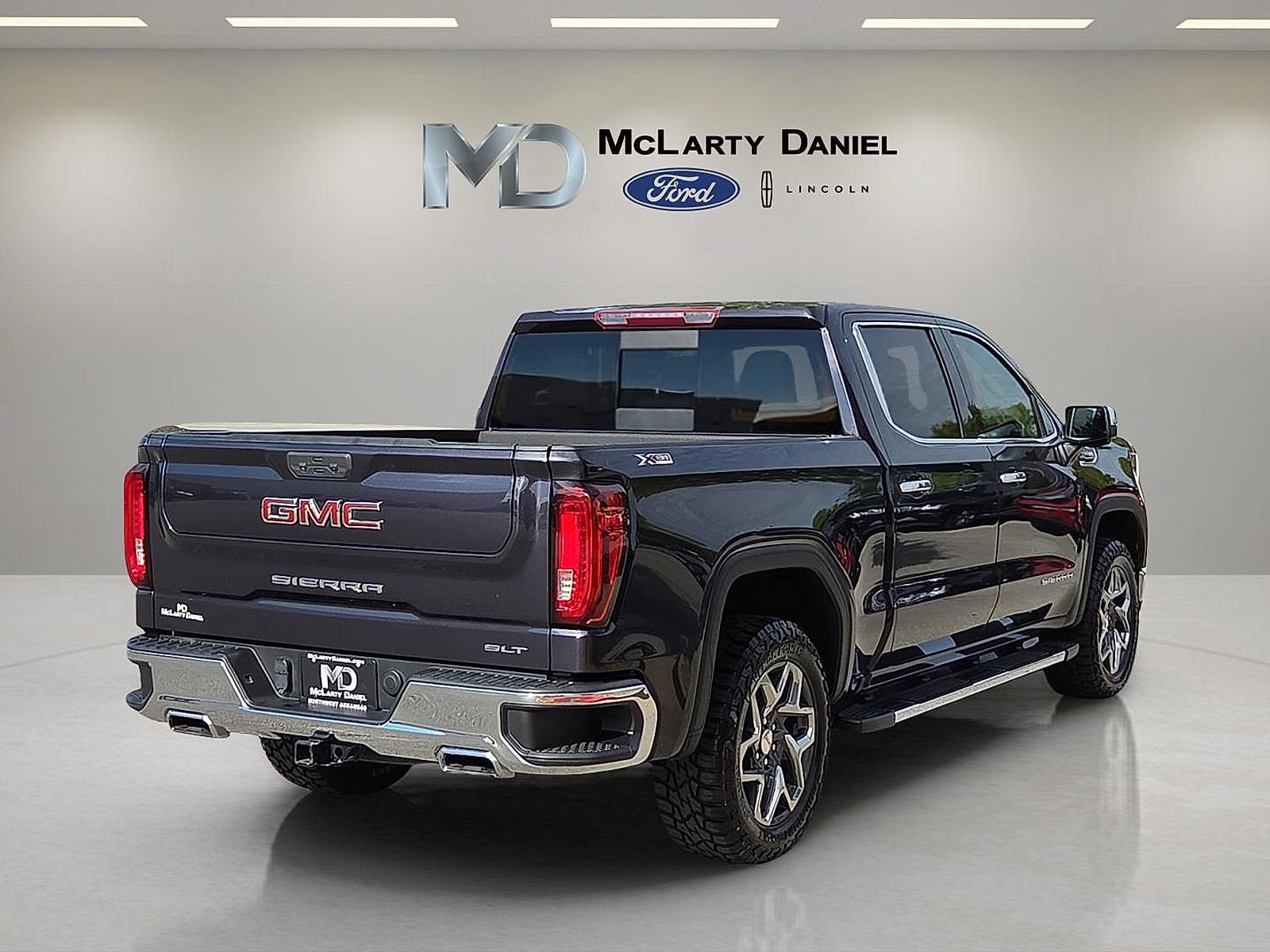 Used 2023 GMC Sierra 1500 SLT w/ SLT Convenience Package AWD/4WD image 5