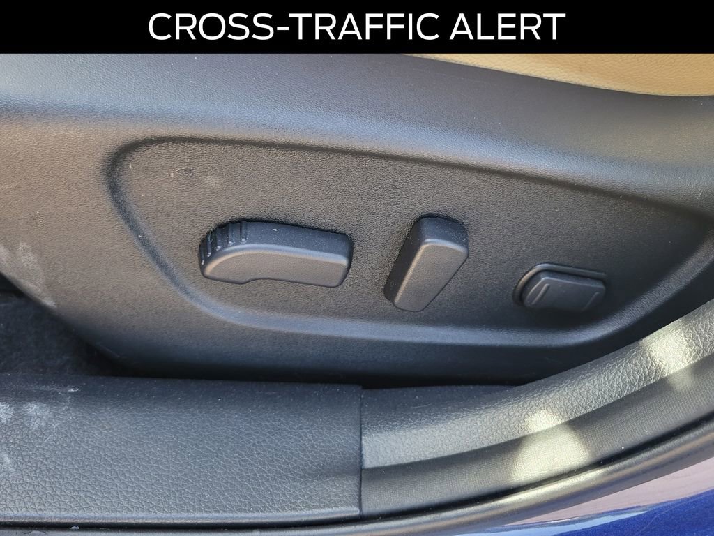 Used 2018 Nissan Rogue SV w/ Premium Package FWD image 17