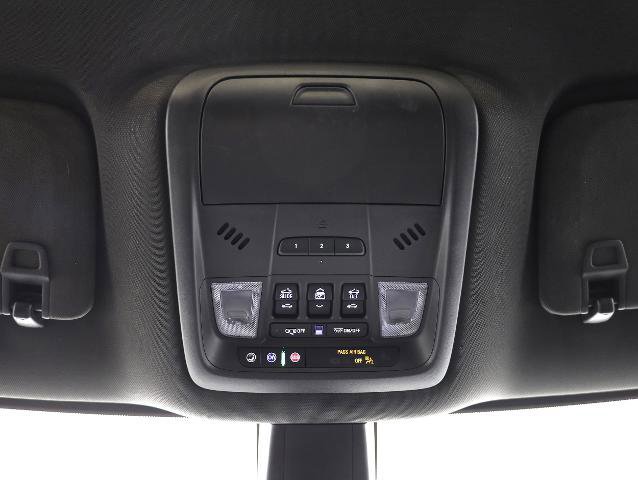 Used 2022 Buick Enclave Premium w/ Experience Buick Package image 19