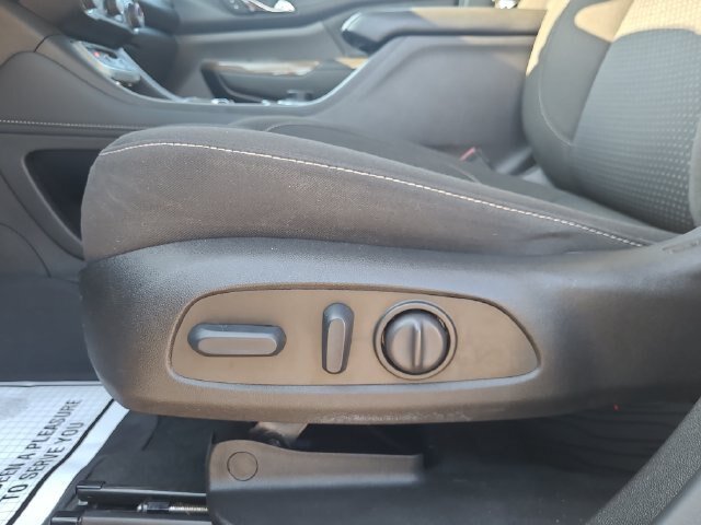 Used 2023 GMC Acadia SLE w/ Driver Convenience Package FWD image 26