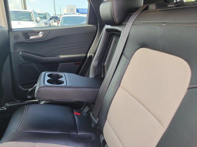 Certified 2022 Ford Escape Titanium w/ Titanium Premium Package FWD image 17