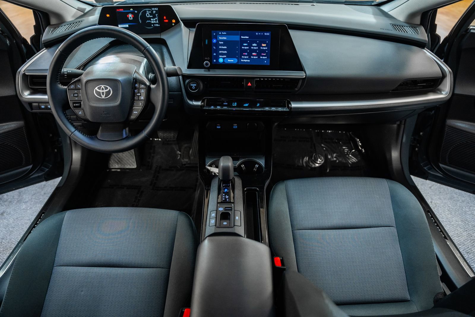 Used 2024 Toyota Prius LE FWD image 18