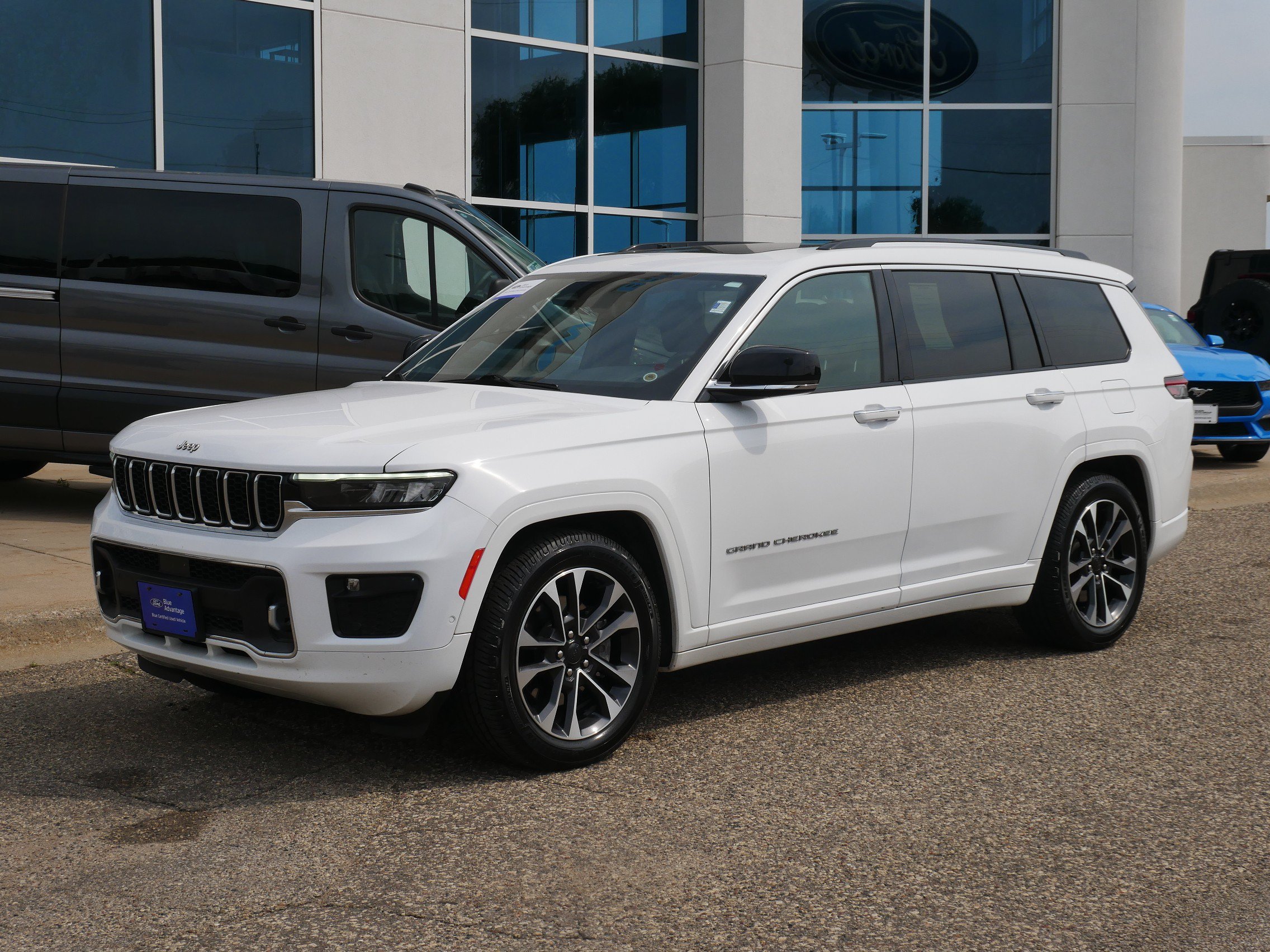 Used 2022 Jeep Grand Cherokee L Overland w/ Luxury Tech Group IV AWD/4WD image 25