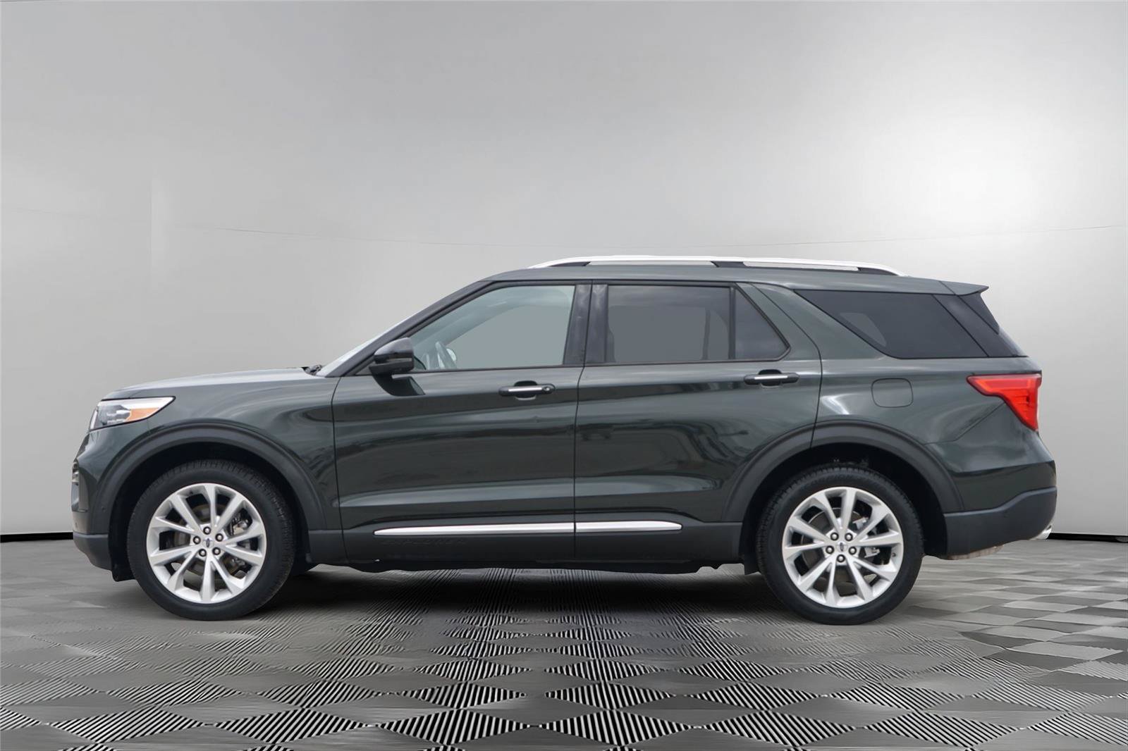 Certified 2022 Ford Explorer Platinum w/ Premium Technology Package AWD/4WD image 7