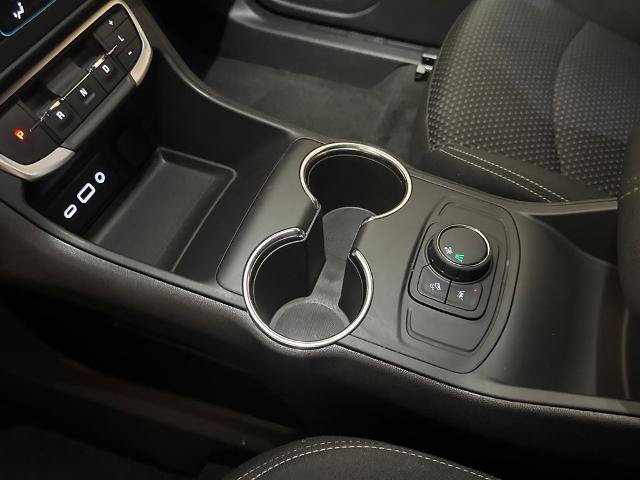 Used 2024 GMC Terrain SLE FWD image 29