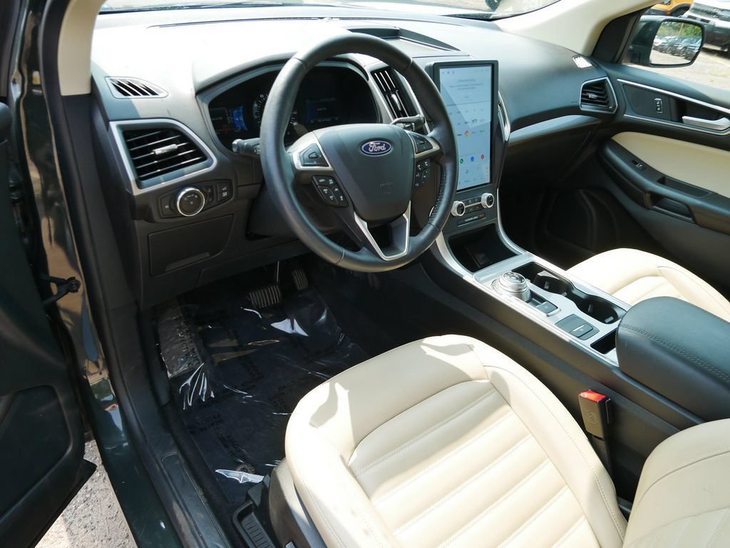 Certified 2024 Ford Edge SEL w/ Convenience Package AWD/4WD image 3