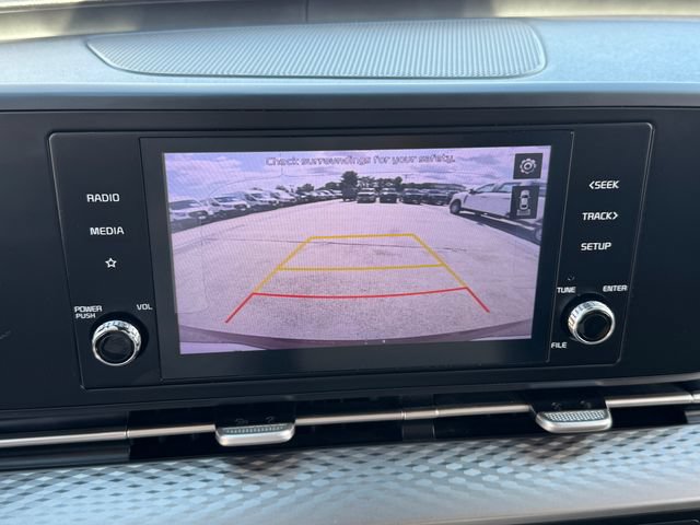 Used 2022 Kia Carnival LX FWD image 27