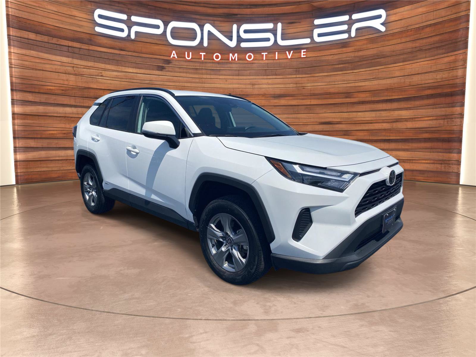 Used 2025 Toyota RAV4 XLE AWD/4WD image 9