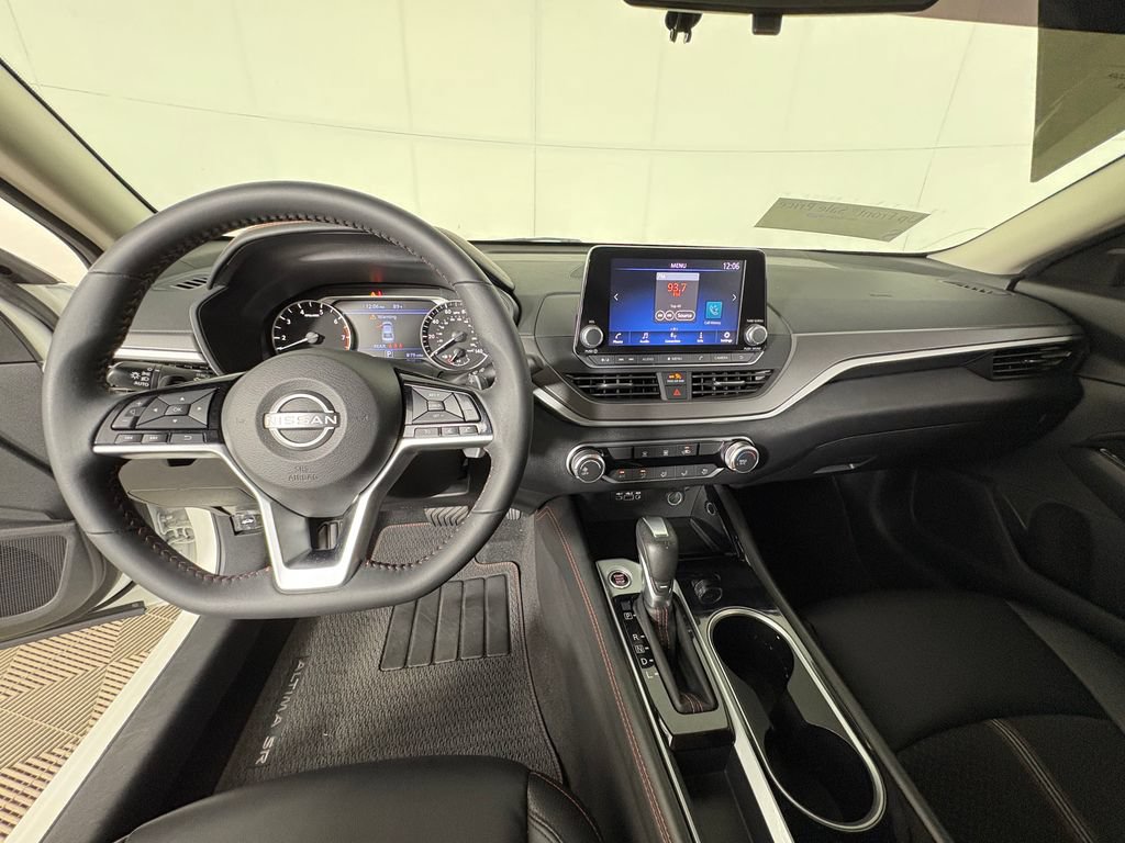 Used 2023 Nissan Altima 2.5 SR FWD image 7