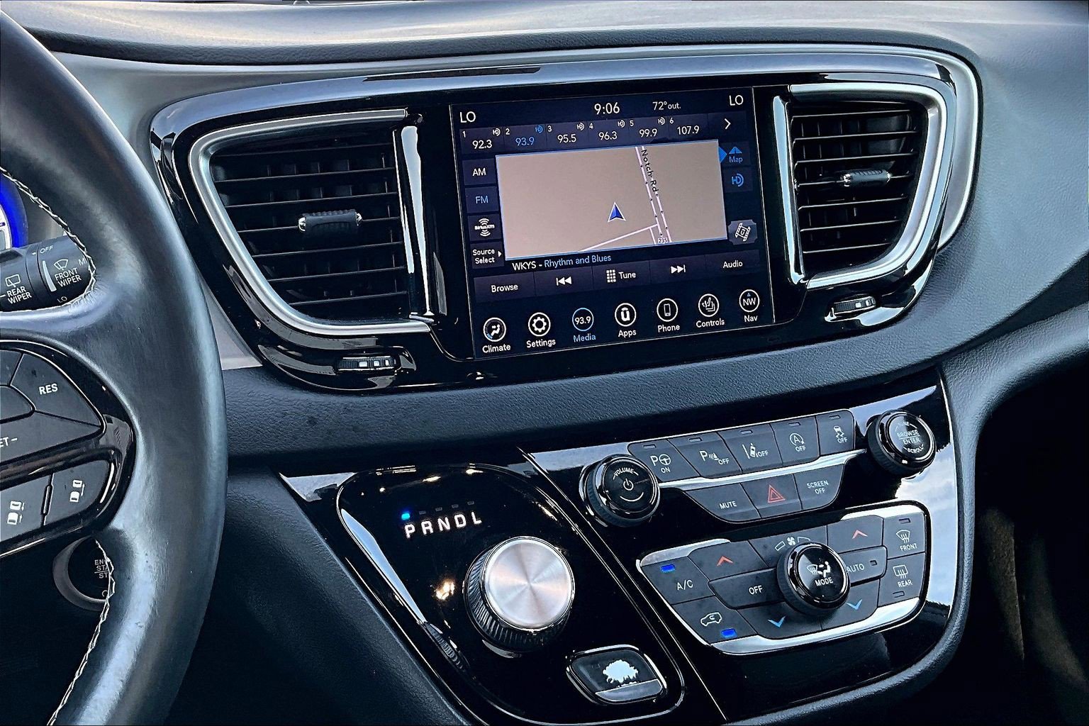 Used 2019 Chrysler Pacifica Touring-L Plus w/ Advanced Safetytec Group FWD image 9