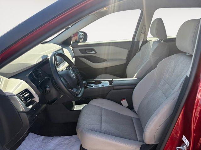 Used 2025 Nissan Rogue SV FWD image 9