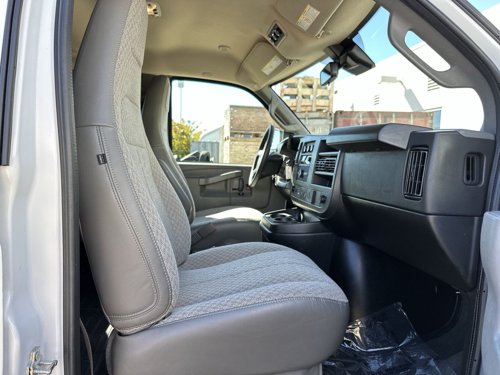 Used 2025 Chevrolet Express 3500 LT w/ LT Preferred Equipment Group RWD image 27