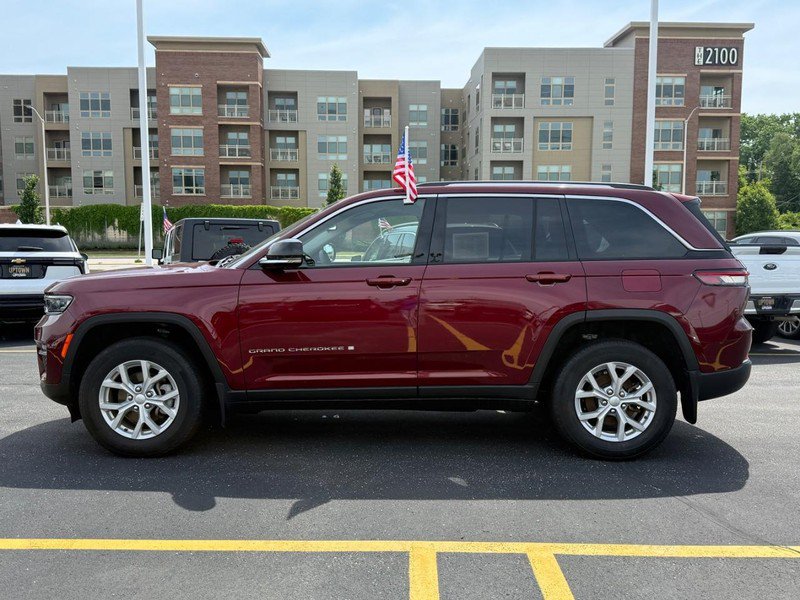 Used 2023 Jeep Grand Cherokee Limited w/ MOPAR Finishing Package AWD/4WD image 7