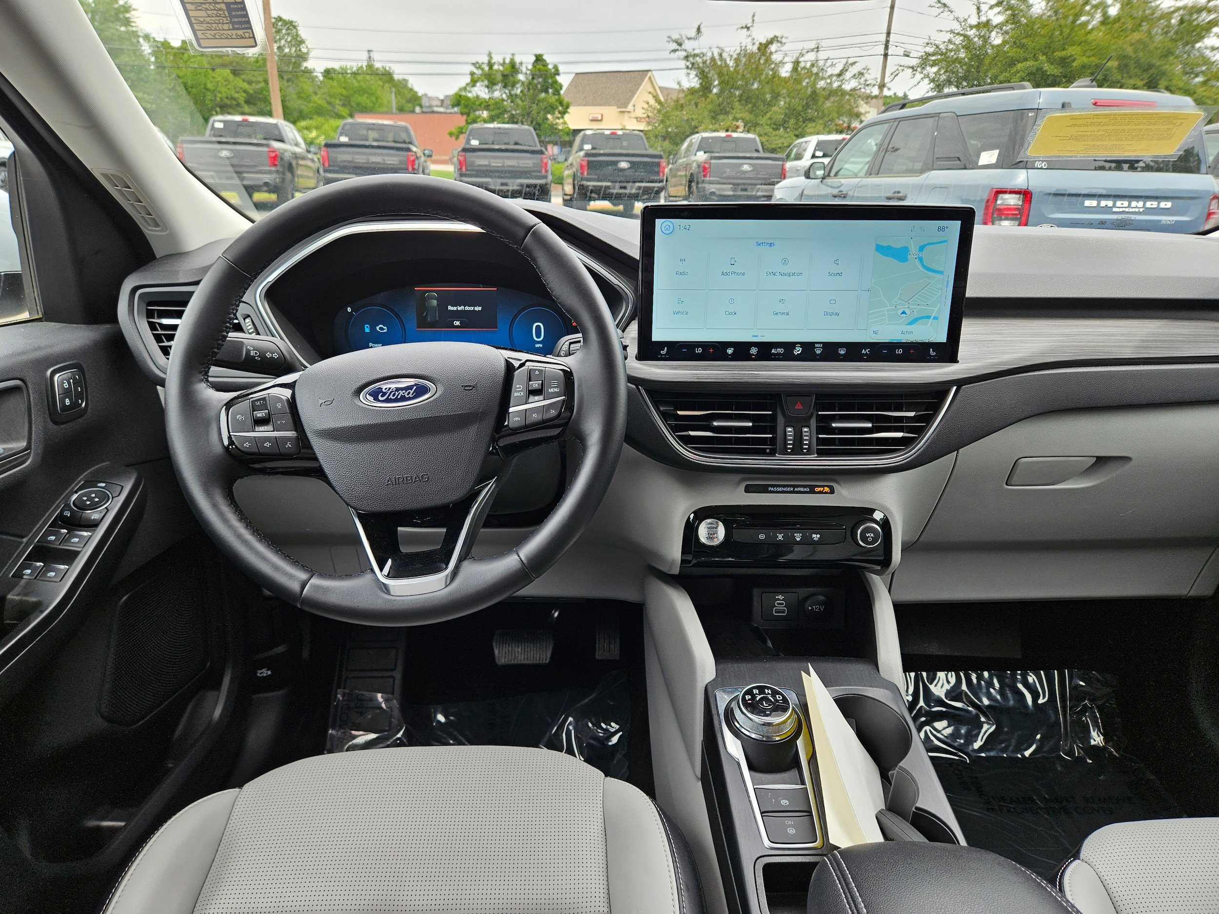 Certified 2025 Ford Escape Platinum w/ Class II Trailer Tow Package AWD/4WD image 14
