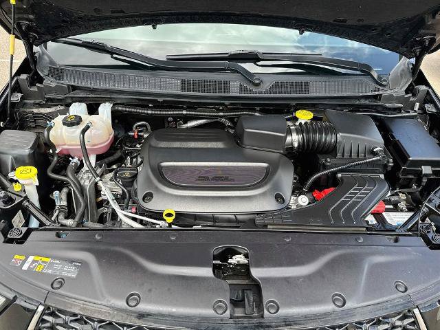 Used 2024 Chrysler Pacifica Touring-L FWD image 22