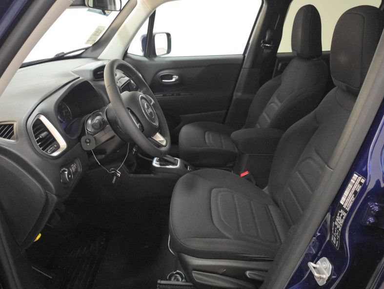 Used 2021 Jeep Renegade Latitude w/ Sun & Sound Group FWD image 5