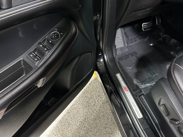 Certified 2024 Ford Edge ST-Line AWD/4WD image 9