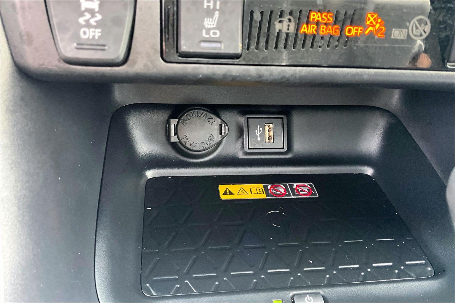 Used 2023 Toyota RAV4 XSE AWD/4WD image 16
