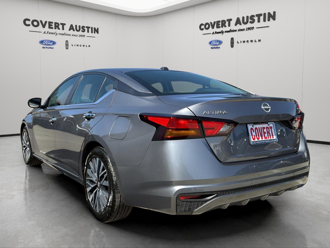 Used 2024 Nissan Altima 2.5 SV image 3