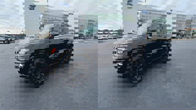 Used 2018 Jeep Grand Cherokee Laredo image 4