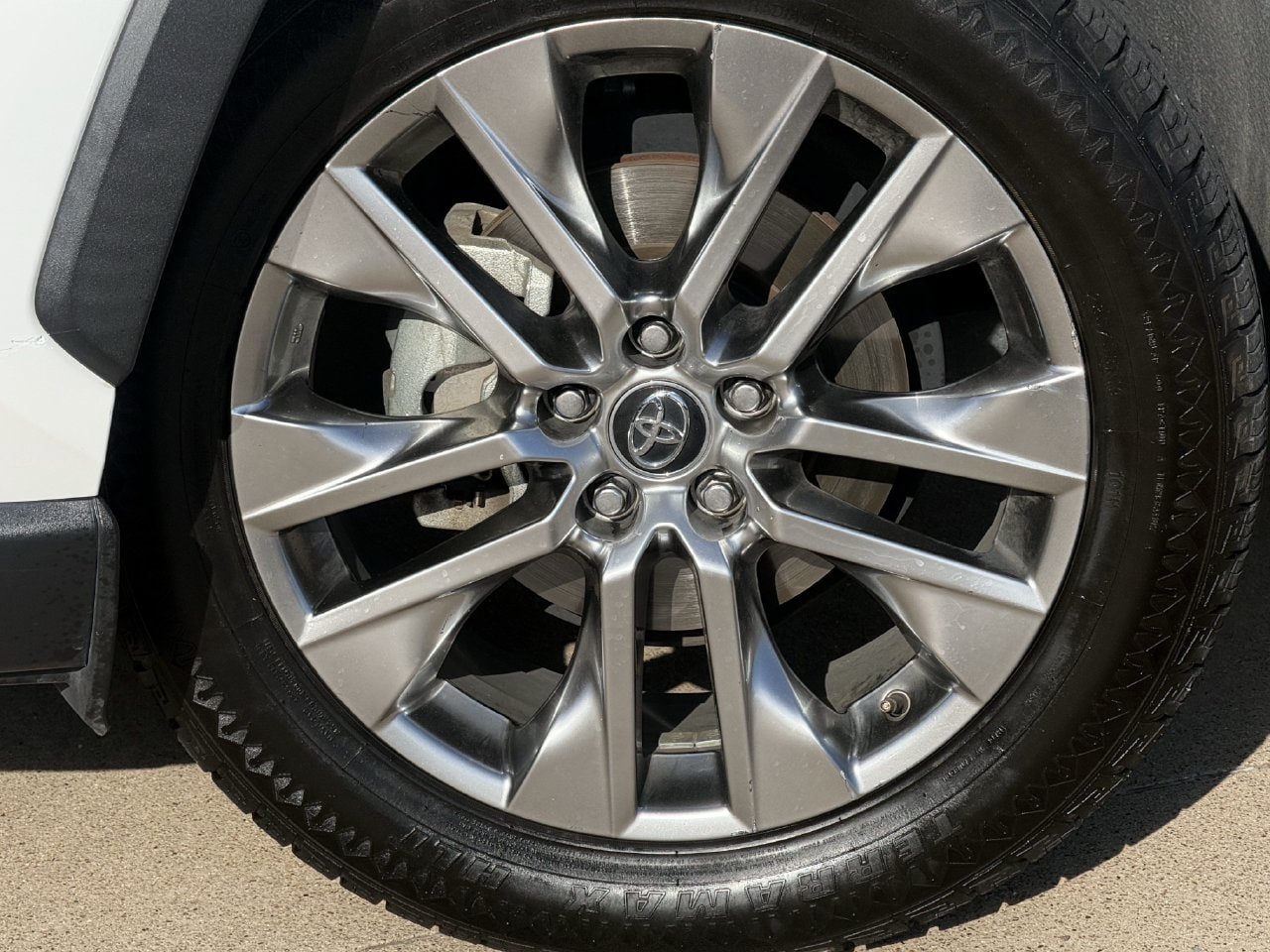 Used 2020 Toyota RAV4 XLE Premium FWD image 9