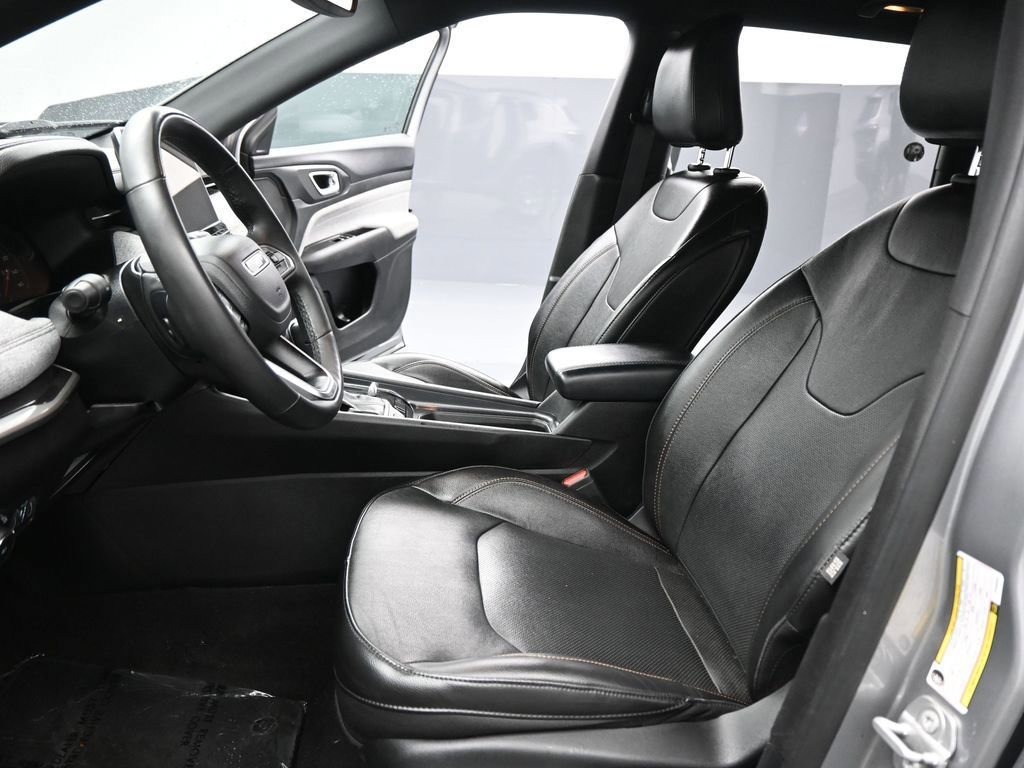 Used 2023 Jeep Compass Latitude image 37