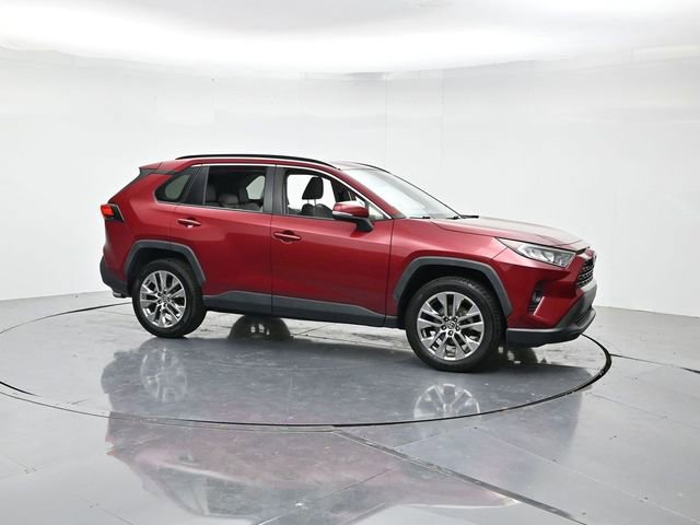 Used 2020 Toyota RAV4 XLE Premium FWD image 3