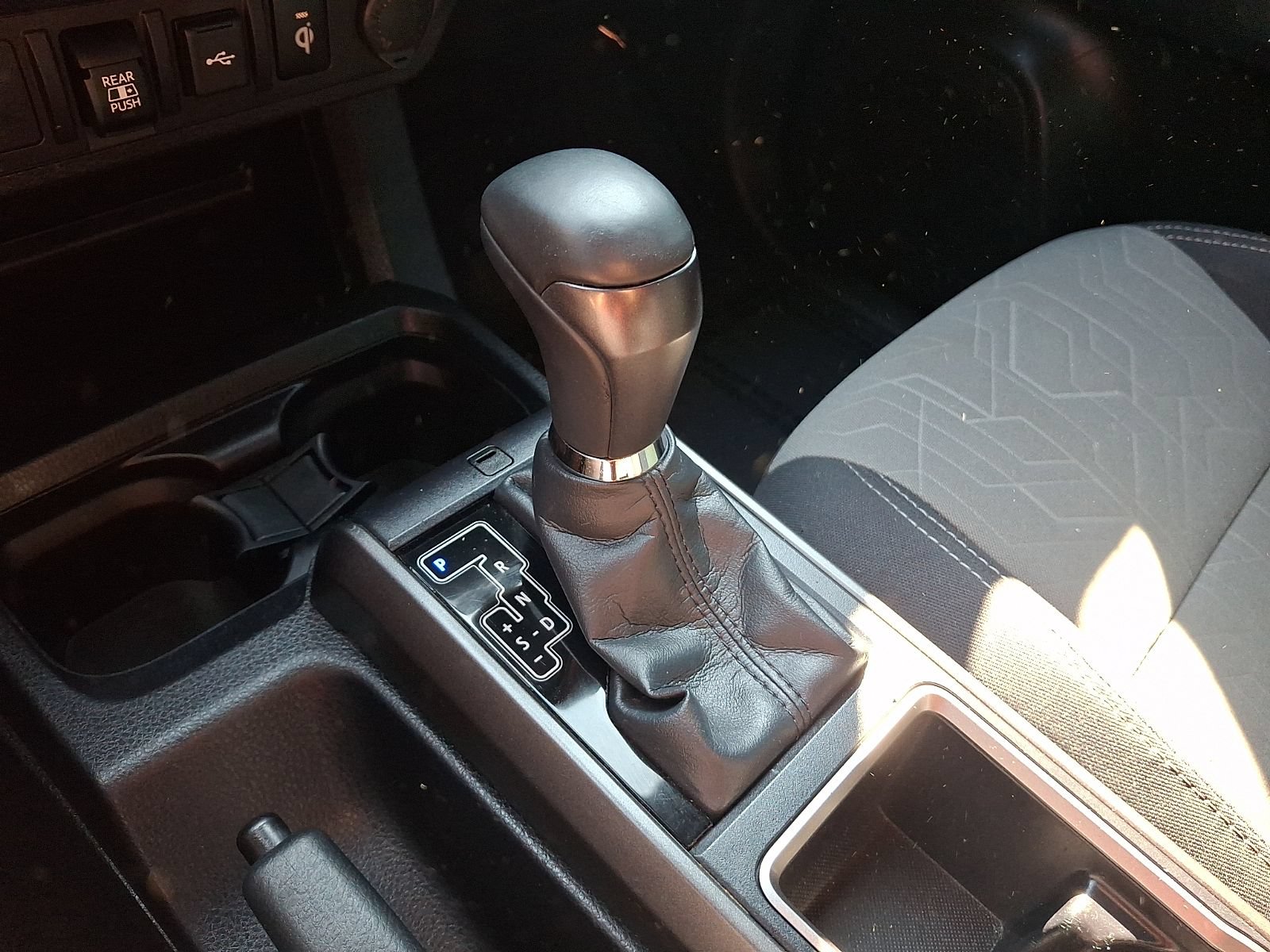 Used 2022 Toyota Tacoma TRD Off-Road AWD/4WD image 15