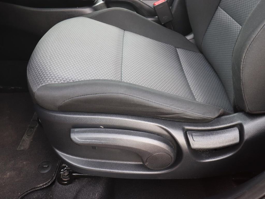 Used 2025 Kia Soul LX w/ LX Technology Package image 16