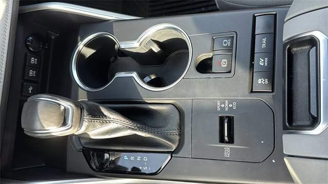 Used 2021 Toyota Highlander LE image 26