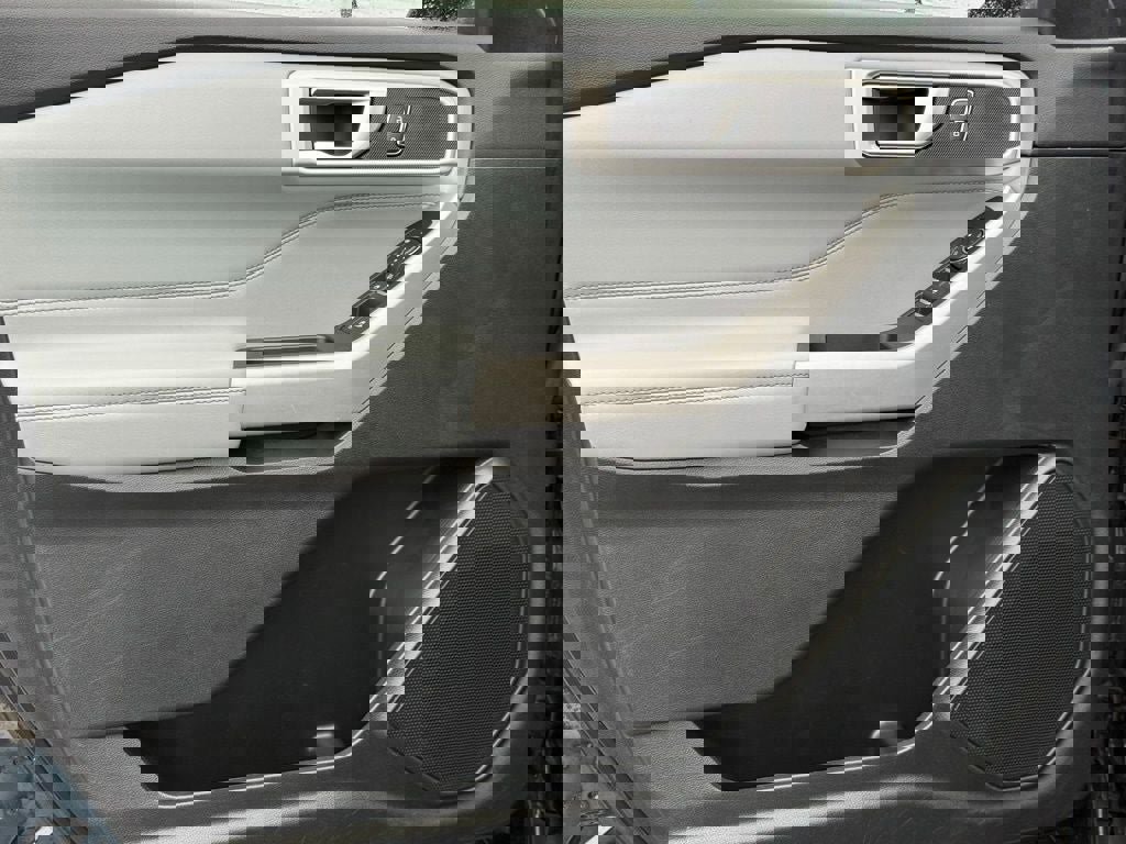 Certified 2022 Ford Explorer XLT w/ Equipment Group 202A image 19