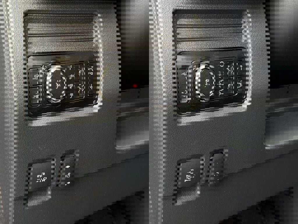 Certified 2026 Ford F350 Platinum w/ Tremor Off-Road Package image 35