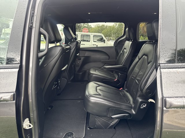 Used 2020 Chrysler Pacifica Touring-L Plus FWD image 16