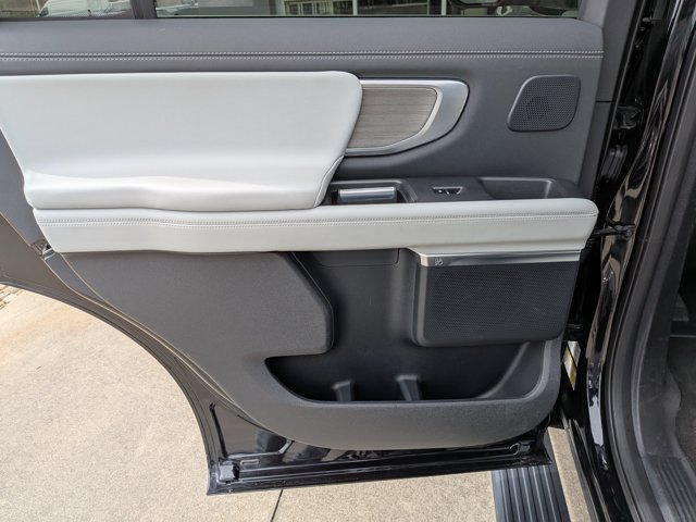 Certified 2025 Ford Expedition Platinum w/ Driver's Package AWD/4WD image 29