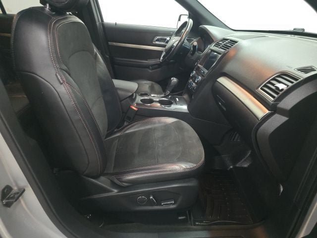 Certified 2018 Ford Explorer XLT w/ Equipment Group 202A FWD image 3