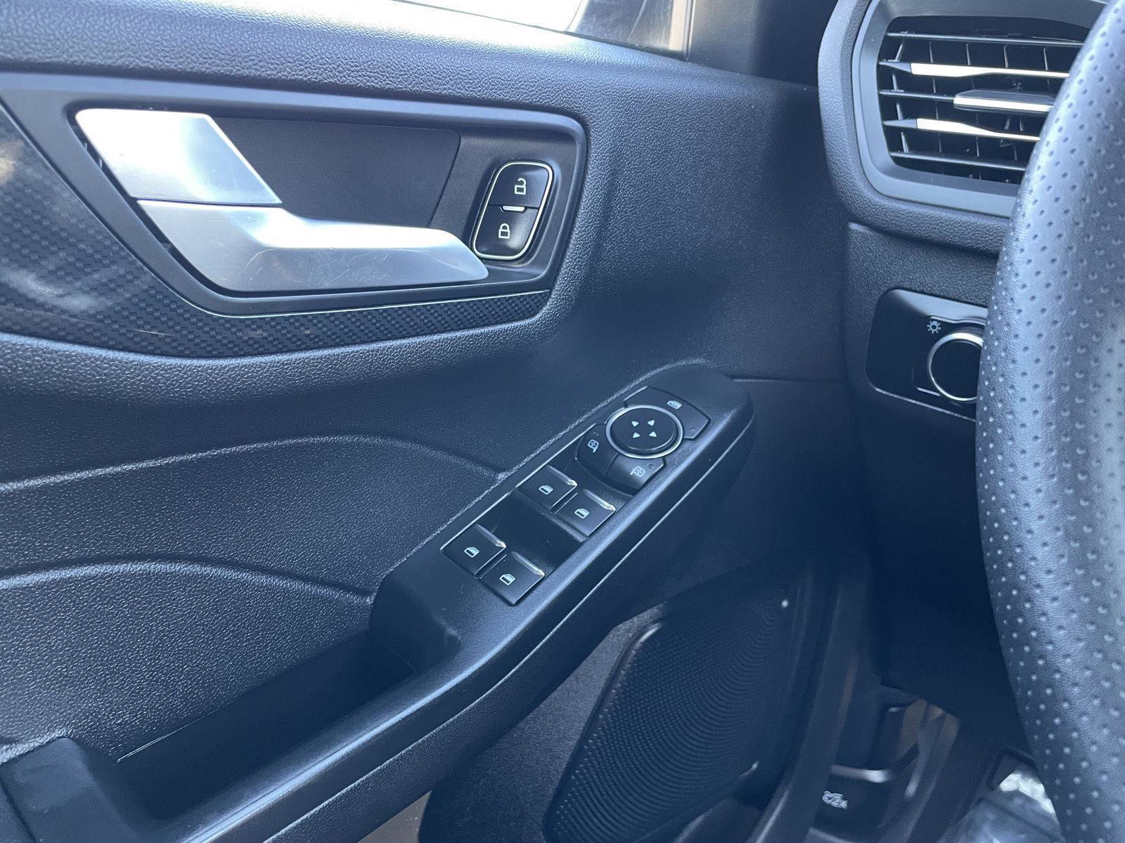 Certified 2025 Ford Escape ST-Line FWD image 28